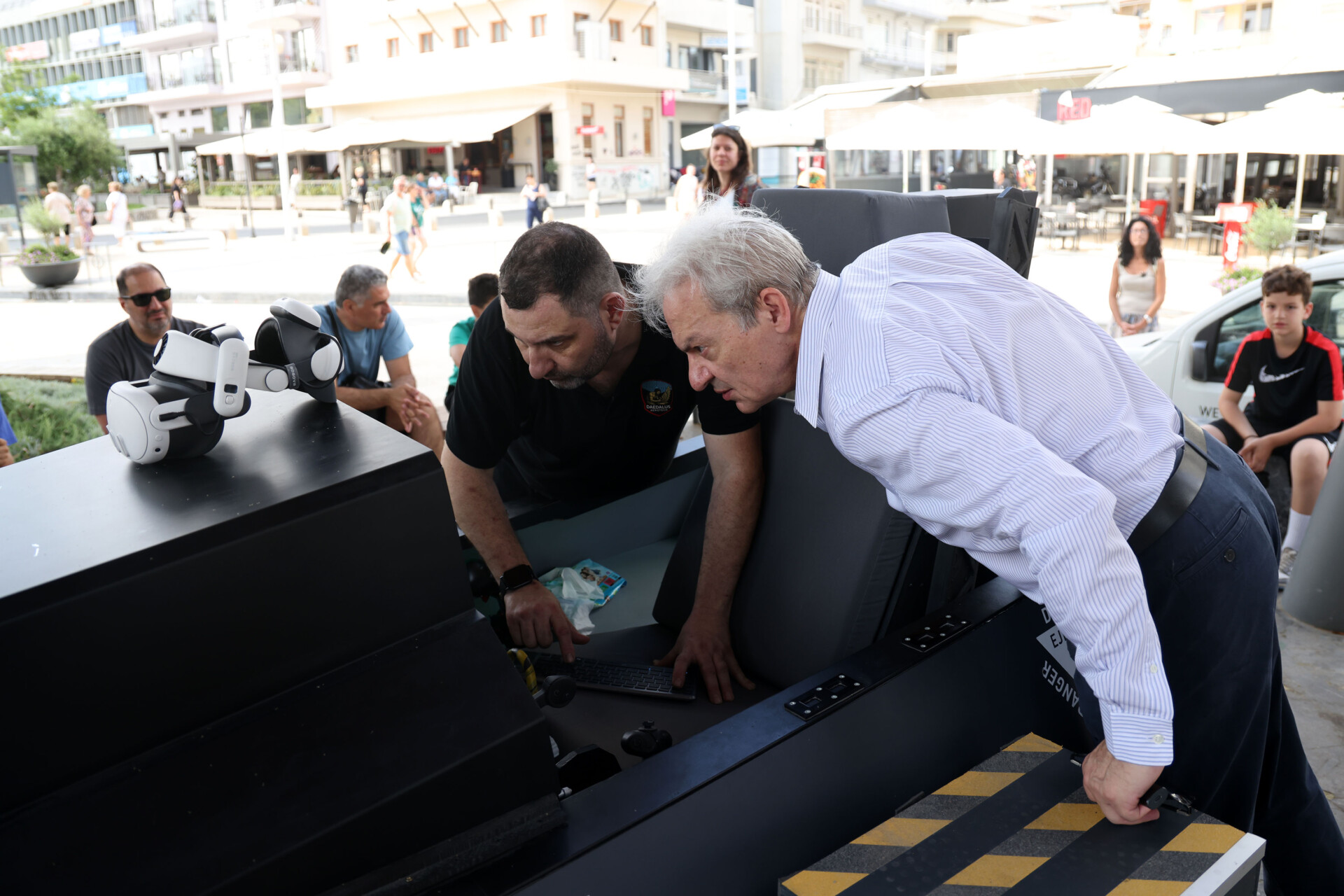 Ηράκλειο: Μικροί και μεγάλοι θέλουν να «πετάξουν» με F35