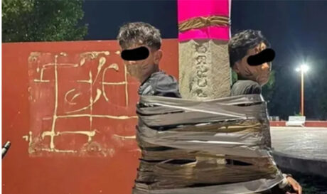 Μεξικό: Άγνωστος κυνηγά κλέφτες μηχανών και τους δένει σε κολώνες φωτισμού (βίντεο)