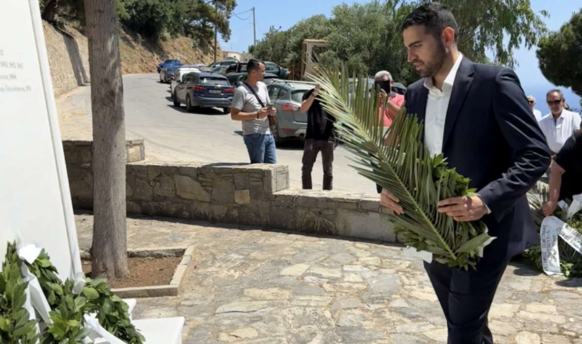 Ο Κωνσταντίνος Κεφαλογιάννης στην τελετή μνήμης του Αντώνη Μιχελιδάκη (φωτογραφίες)