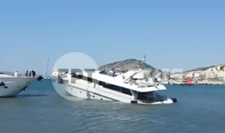 Βύθιση ιδιωτικού σκάφους στη μαρίνα Σαλαμίνας, επί τόπου στο σημείο το Λιμενικό (βίντεο)