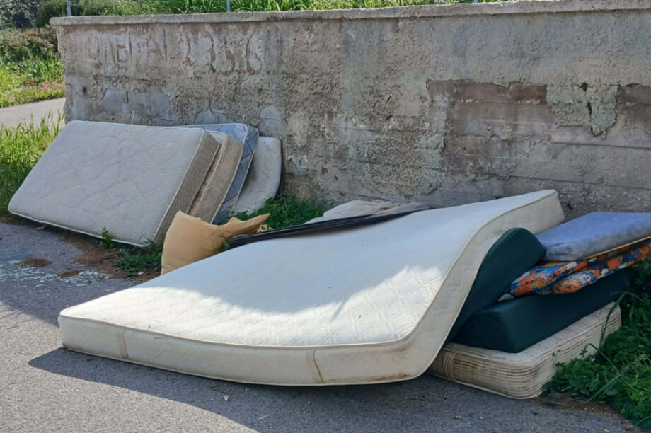 Στρώματα σκουπίδια