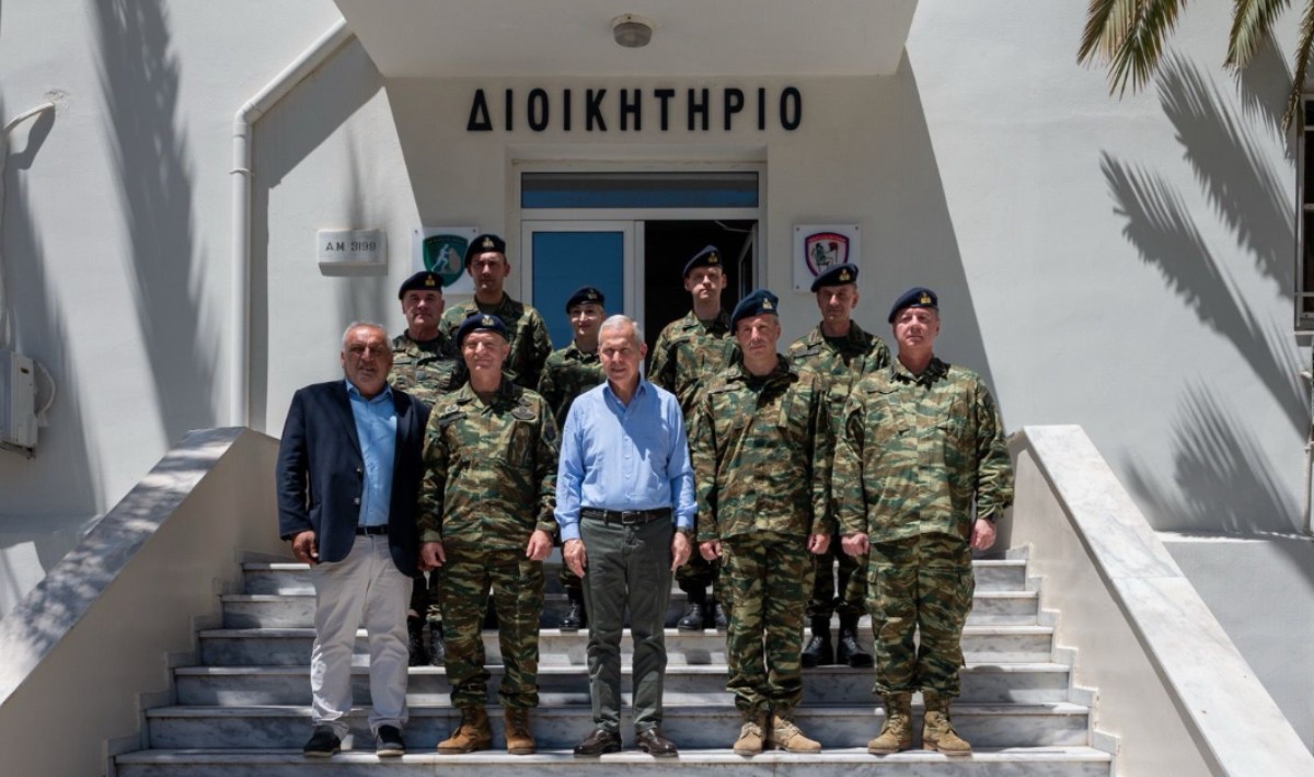 Ο Υφυπουργός Εθνικής Άμυνας Θανάσης Δαβάκης, επισκέφθηκε το 700 Στρατιωτικό Εργοστάσιο και το Χημείο Ενόπλων Δυνάμεων