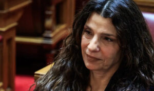 Δύσκολες ώρες για την Πόπη Τσαπανίδου – Έφυγε από τη ζωή η μητέρα της