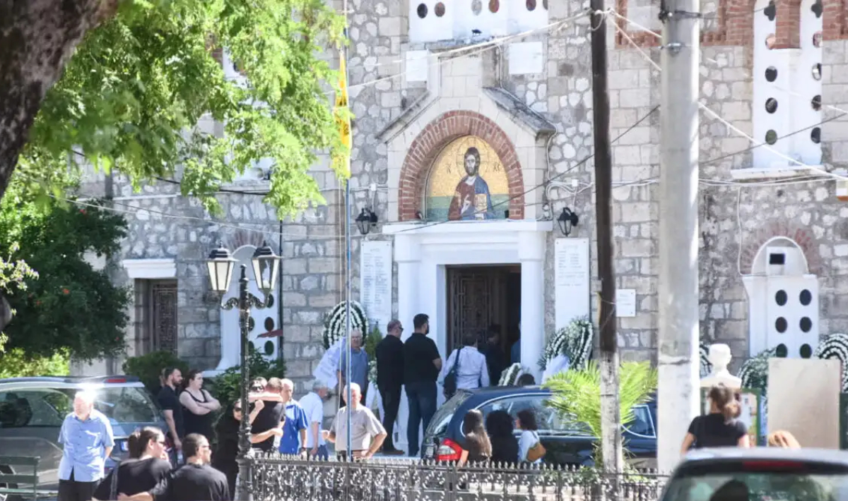 Αίγιο: Θρήνος στον Λόγγο Αιγιάλειας για τη μητέρα και τον γιο που βρέθηκαν δολοφονημένοι στο σπίτι τους
