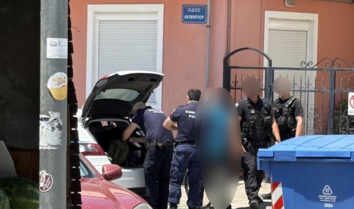 Λάρισα: Γυμνός άνδρας στο κέντρο της πόλης – Αναστάτωση στους περαστικούς