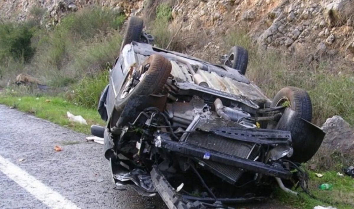 Τούμπαρε αυτοκίνητο έξω από τη Λάρισα, τραυματίστηκε ο ηλικιωμένος οδηγός
