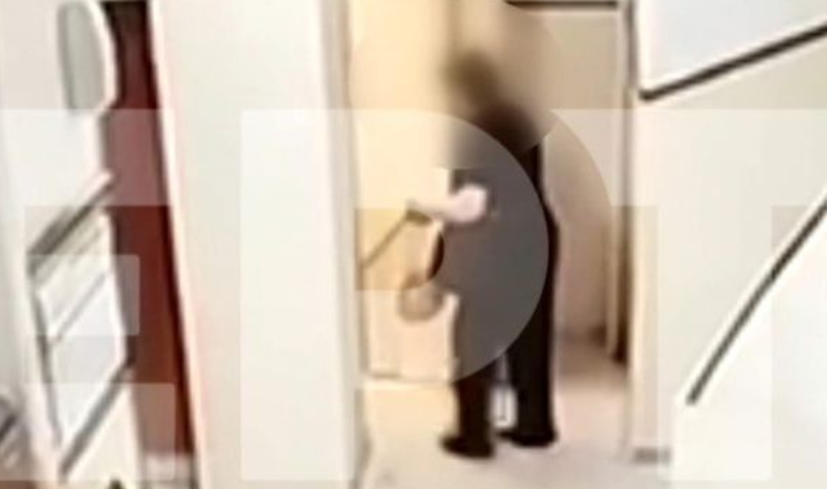 Βίντεο ντοκουμέντο από τον «δράκο» των ασανσέρ: Παραμόνευε σε πολυκατοικίες και λήστευε ηλικιωμένους
