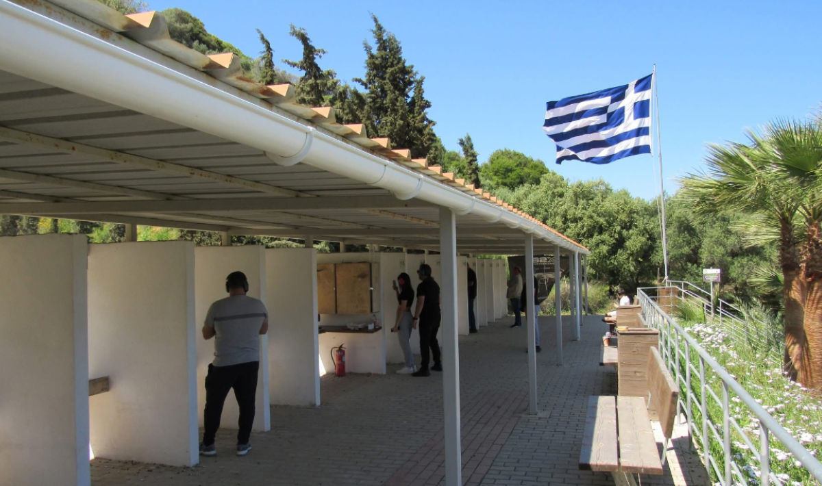 Τραγωδία στο Ηράκλειο: Νεκρή η κοπέλα που τραυματίστηκε από όπλο στο σκοπευτήριο Μαλεβιζίου