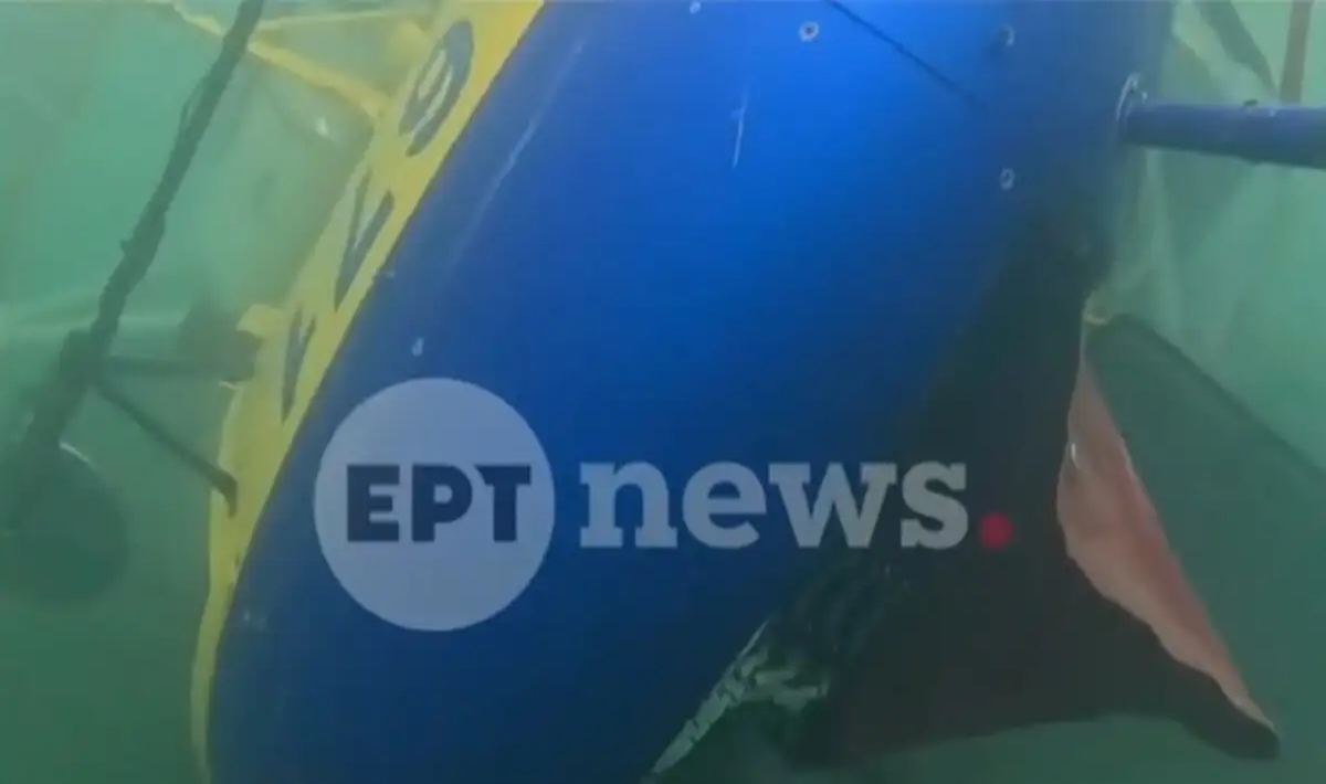 Μέτσοβο: Υποβρύχια πλάνα από το πυροσβεστικό ελικόπτερο που έπεσε στη λίμνη Αώου