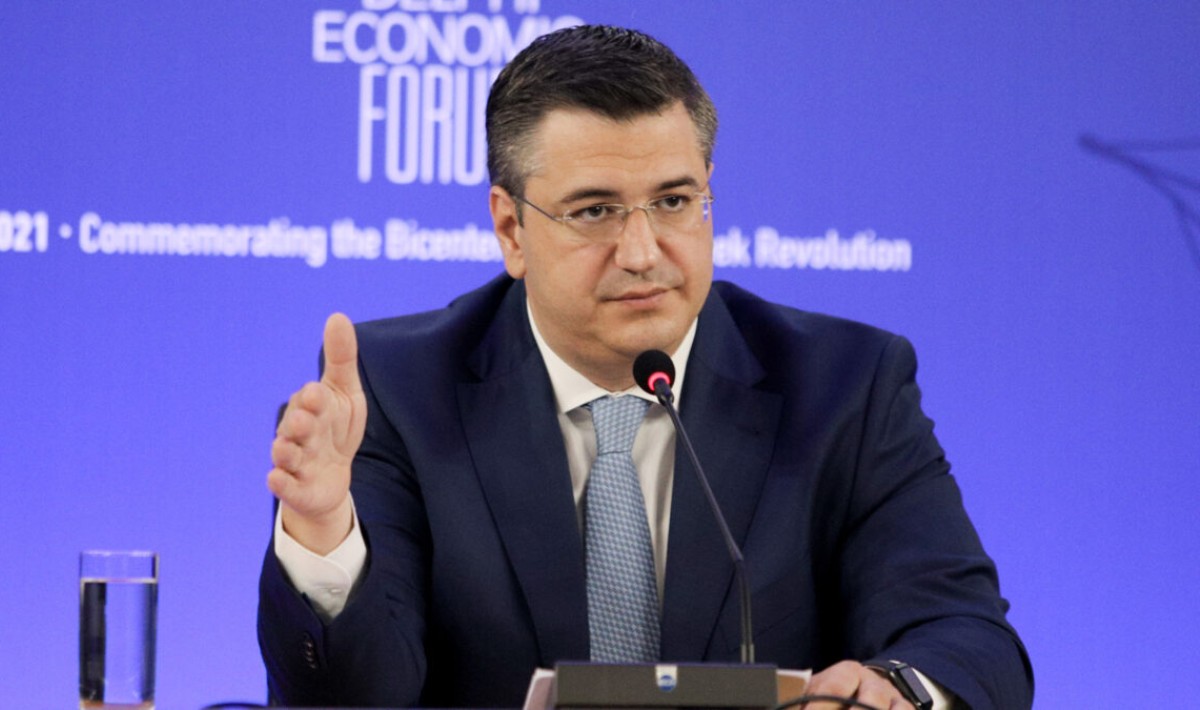 Ο Τζιτζικώστας και η μάχη για την αλλαγή της ώρας