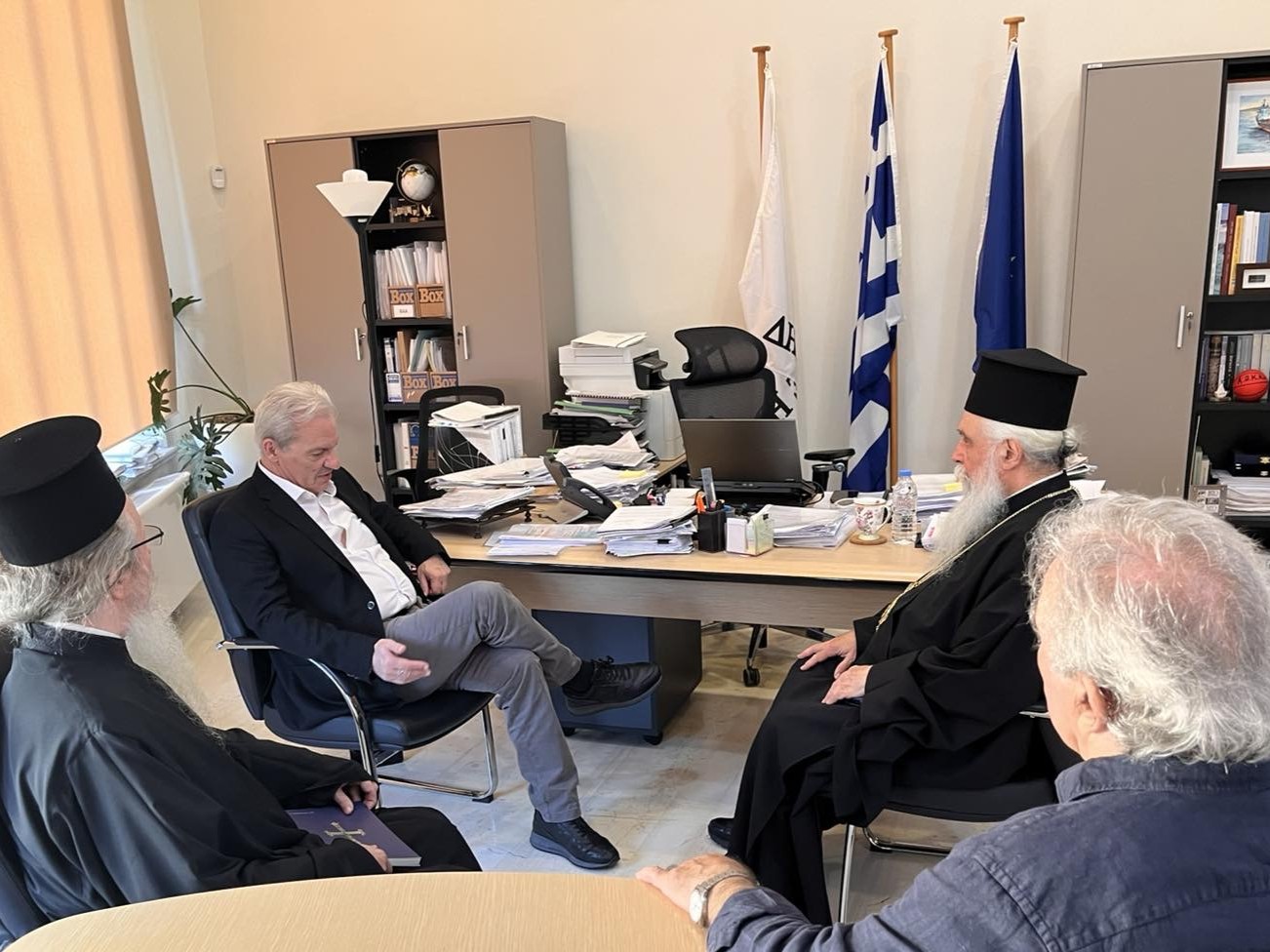 Επίσκεψη του Σεβασμιώτατου Αρχιεπισκόπου Σινά Συμεών στον Δήμαρχο Ηρακλείου Αλέξη Καλοκαιρινό