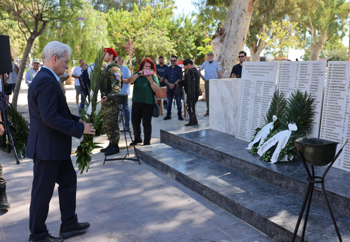 Ο Δήμαρχος Ηρακλείου στην τελετή τιμής και μνήμης για τους ομήρους της στοάς Μακάσι