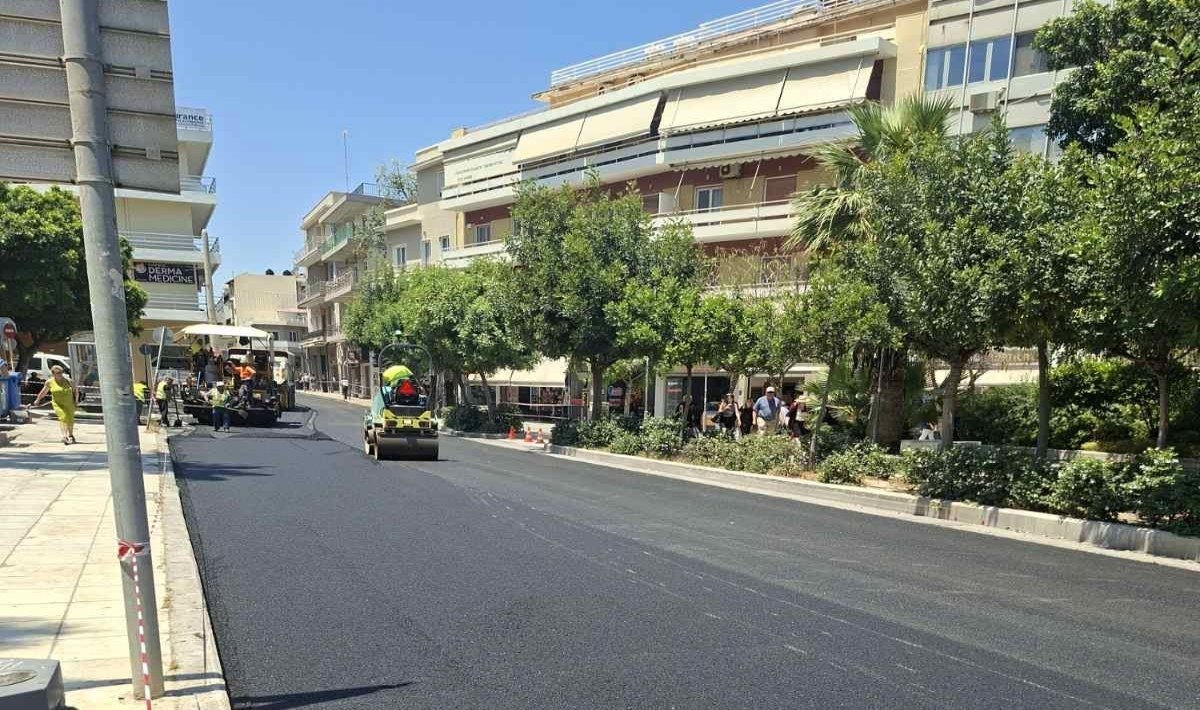 Συνεχίζονται οι ασφαλτοστρώσεις στη Λ. Δημοκρατίας