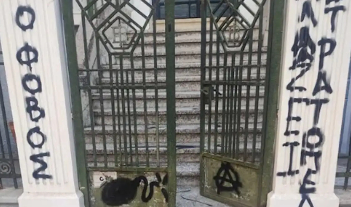 ΝΔ για την επίθεση σε Βολουδάκη: «Δεν είναι άγνωστοι, είναι γνωστοί – Θα βρεθούν όπως βρέθηκαν και οι σύντροφοί τους»