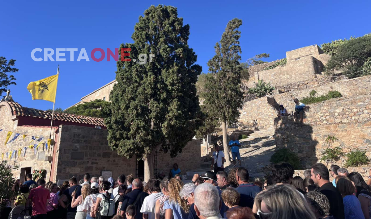 Με κατάνυξη το προσκύνημα στη Σπιναλόγκα: Τιμήθηκε η μνήμη του Αγίου Παντελεήμονα (φωτογραφίες)