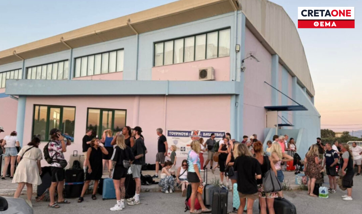 Βλατάκης: «Προτεραιότητά μας ήταν να μην κινδυνεύσει κανείς» – 2.000 τουρίστες μετακινήθηκαν από την Αγία Γαλήνη