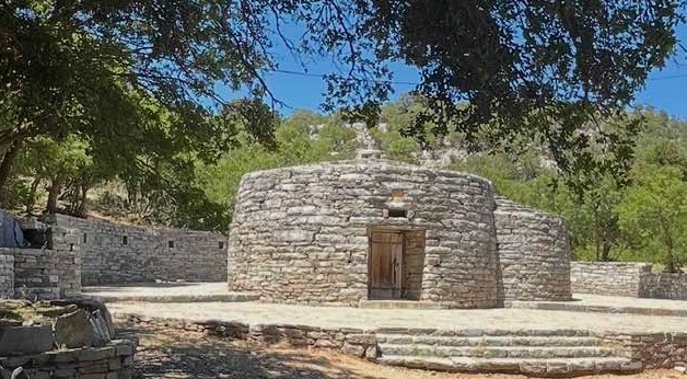 Κατανυκτική Θεία Λειτουργία στον Άγιο Υάκινθο στον Ψηλορείτη