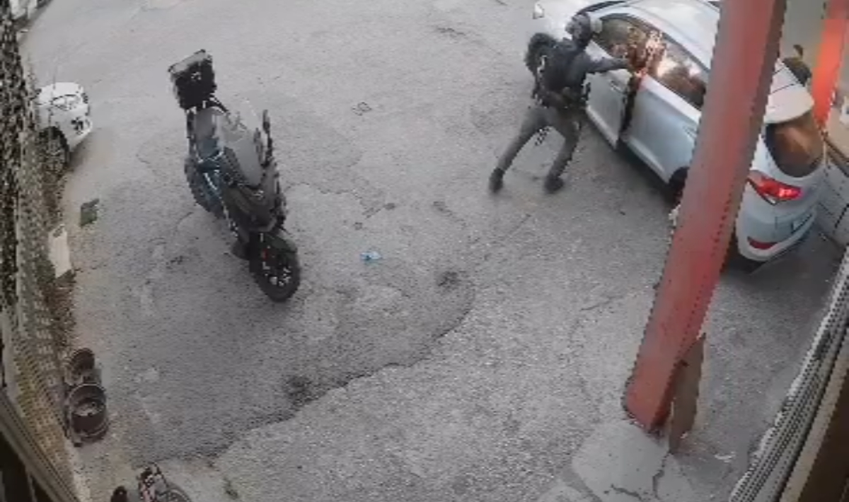 Ισραηλινός αστυνομικός ρίχνει χειροβομβίδα κρότου-λάμψης μέσα σε αυτοκίνητο στη Δυτική Όχθη! (βίντεο)