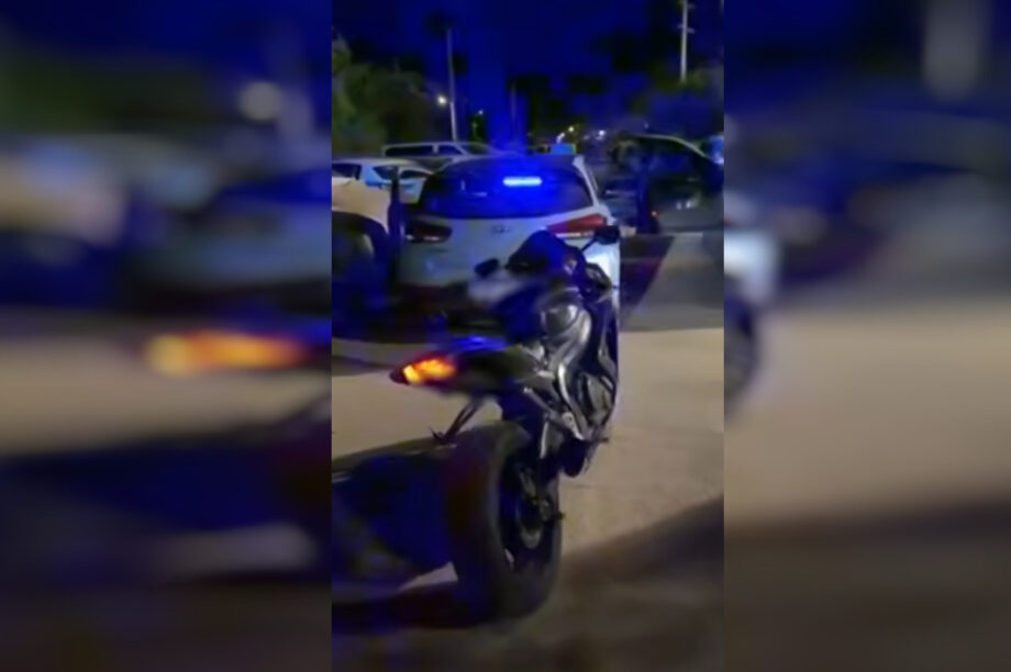 Χειροπέδες σε 24χρονο για «κόντρες» με μοτοσικλέτα στη Βάρκιζα (βίντεο)