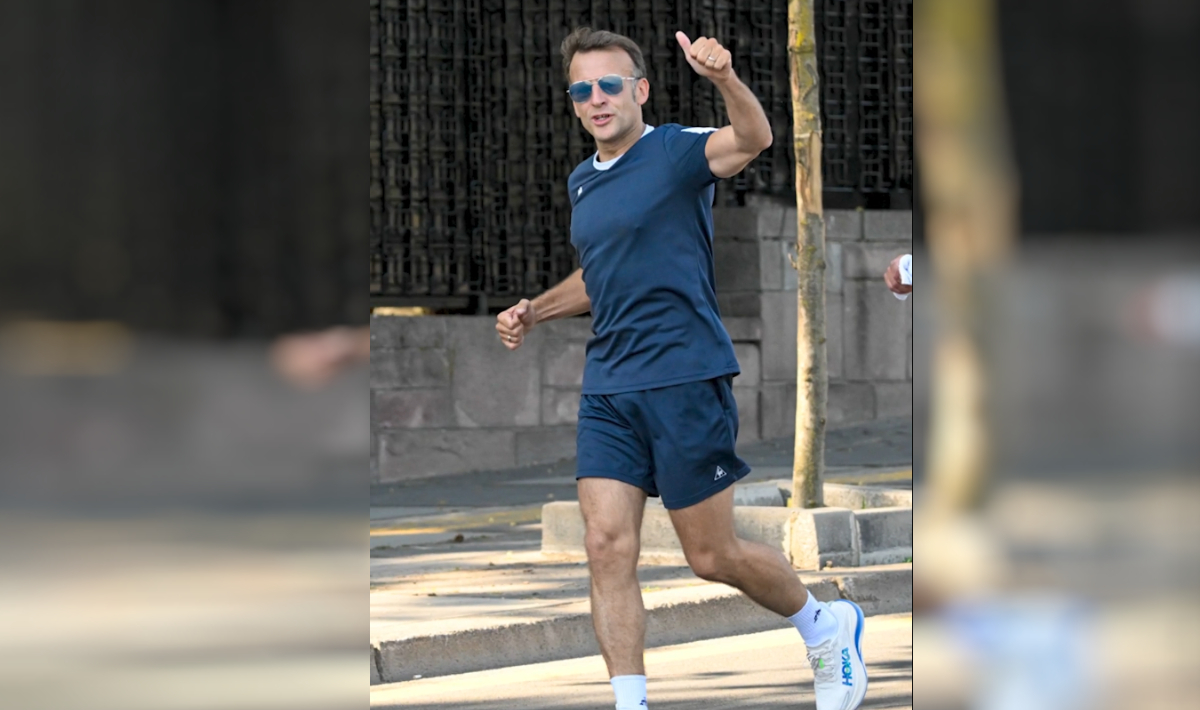 Το έριξε στο... τζόκινγκ ο Μακρόν
