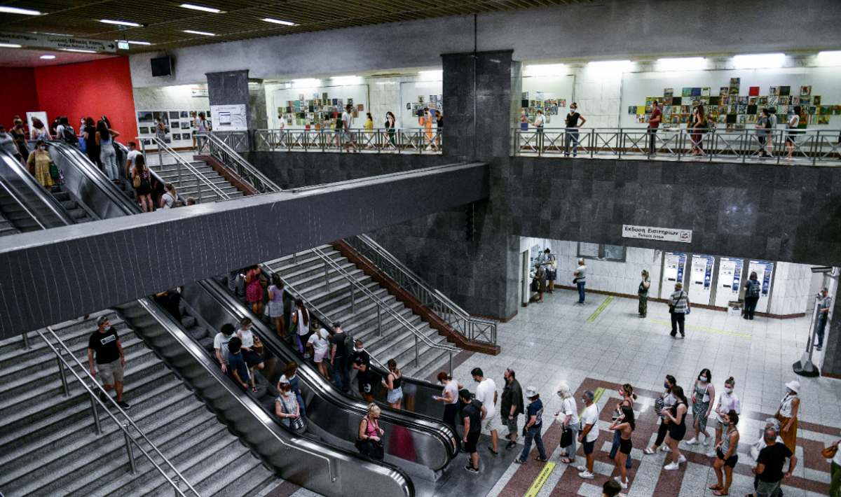 Συναγερμός στο Μετρό Συντάγματος μετά από εισβολή άνδρα στις σήραγγες