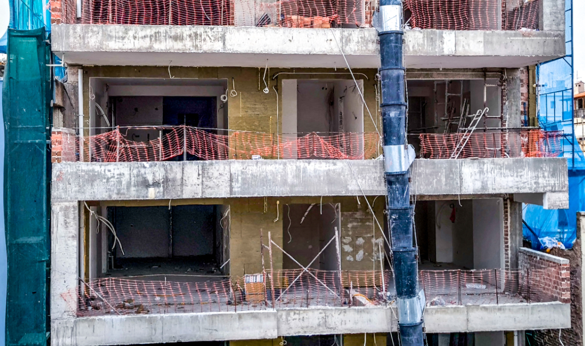 Υποχρεωτική παύση υπαίθριων εργασιών λόγω καύσωνα από τις 13:00 έως τις 17:00