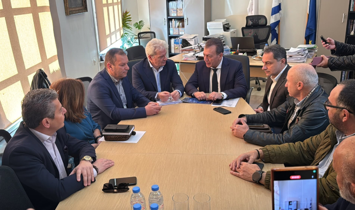 Νέο γήπεδο ποδοσφαίρου στο Παγκρήτιο Στάδιο και νέο σύστημα κλιματισμού στο Κλειστό Γυμναστήριο Νέας Αλικαρνασσού