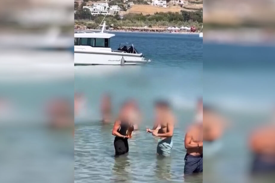 Πάρος: Οργή για το σερβίρισμα πελατών μέσα στη θάλασσα (βίντεο)