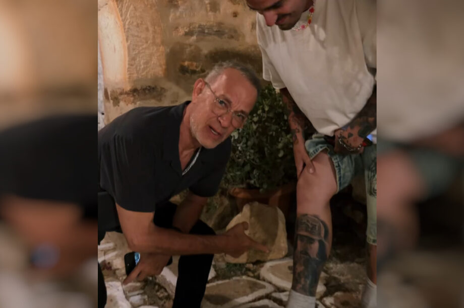 Η συνάντηση του Τομ Χανκς με θαυμαστή του που τον είχε… τατουάζ στη γάμπα! (βίντεο)