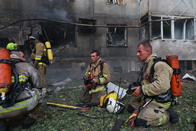 Πόλεμος στην Ουκρανία: Διαψεύδεται η πτώση της Κοστιαντινίφκα – Drones έπληξαν την Αγία Πετρούπολη
