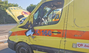 Χανιά: Η στιγμή της σύγκρουσης του ασθενοφόρου με το ΙΧ (βίντεο)