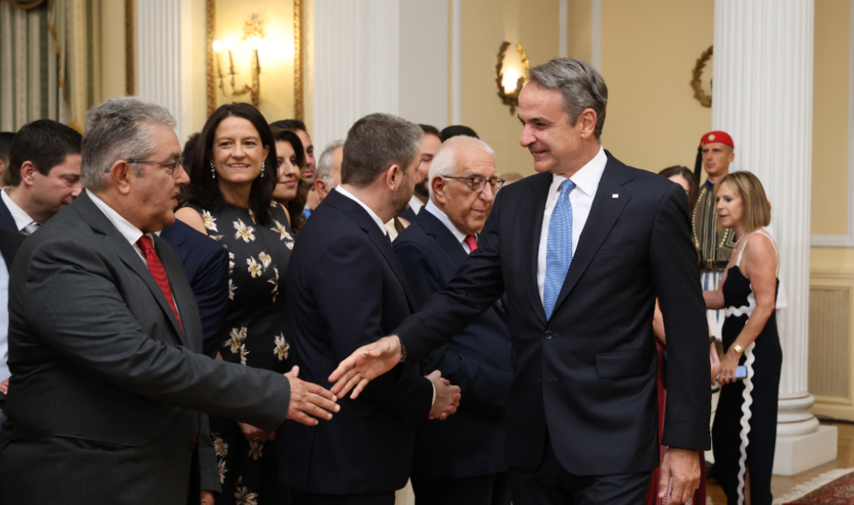 Αποκατάσταση της Δημοκρατίας: Η δεξίωση, τα μηνύματα Τασούλα, τα Γλυπτά του Παρθενώνα και οι εκλογές