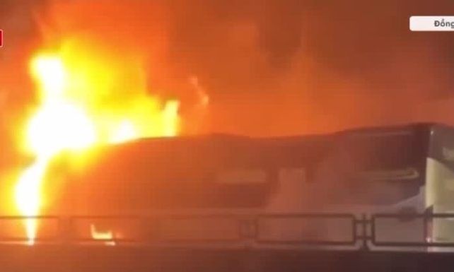 Τραγωδία στο Βιετνάμ: Λεωφορείο «τυλίχτηκε» στις φλόγες – 7 νεκροί (βίντεο)
