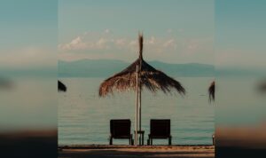 Γιατί νιώθουμε πιο κουρασμένοι τον Ιούλιο; Οι 7 αιτίες που εξηγούν οι ειδικοί
