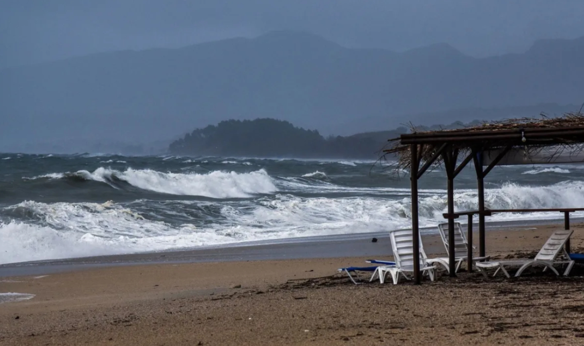Κοριτσάκι 2,5 ετών σώθηκε από πνιγμό χάρη στην έγκαιρη επέμβαση ναυαγοσώστη στην Χαλκιδική