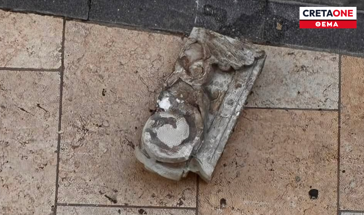 Στο «κόκκινο» η επικινδυνότητα στη Μικρή Έβανς: Κατέρρευσαν τμήματα ιστορικού κτιρίου