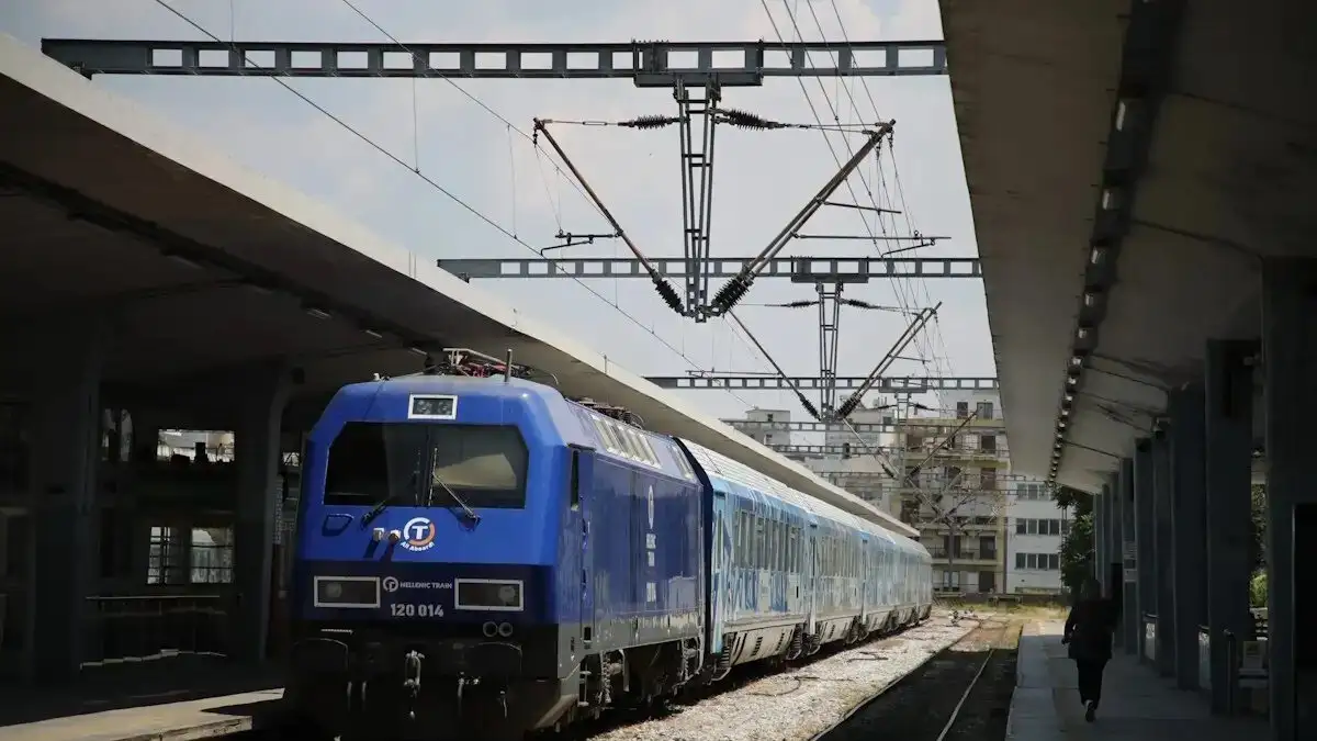 Hellenic Train: Φωτιά διακόπτει την κυκλοφορία στο τμήμα Άνω Λιόσια – Ασπρόπυργος