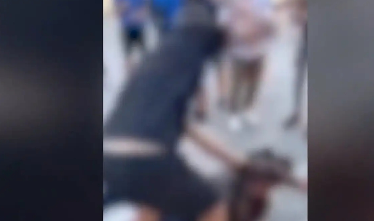 Άγρια συμπλοκή ανηλίκων με καδρόνια και καρέκλες, μαχαιρώθηκε ανήλικος