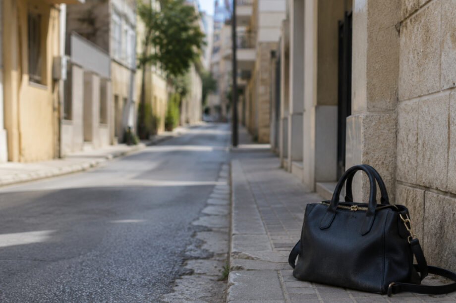 ΛΗΣΤΕΙΑ ΤΣΑΝΤΑ