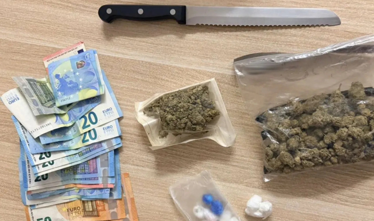 Συνελήφθη 19χρονος για διακίνηση ναρκωτικών στο Νέο Ψυχικό, κατασχέθηκαν κάνναβη, κοκαΐνη και μαχαίρι 31 εκατοστών