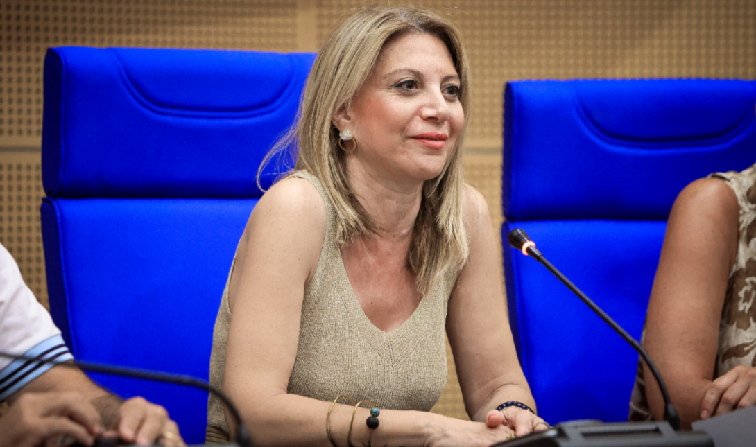 Η Μαρία Καρυστιανού Πρόεδρος ΤΟΥ ΚΙΝΗΜΑΤΟΣ ΕΛΠΙΔΑ ΓΙΑ ΤΗΝ ΔΗΜΟΚΡΑΤΙΑ ΜΑΡΙΑ ΚΑΡΥΣΤΙΑΝΟΥ ΣΕ ΕΚΔΗΛΩΣΗ ΤΟΥ ΚΙΝΗΜΑΤΟΣ