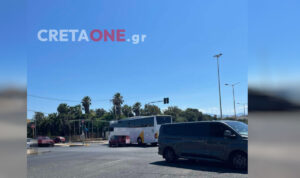 Ηράκλειο: Λεωφορείο έκανε όπισθεν στη μέση του δρόμου στην παραλιακή (φώτο, βίντεο)