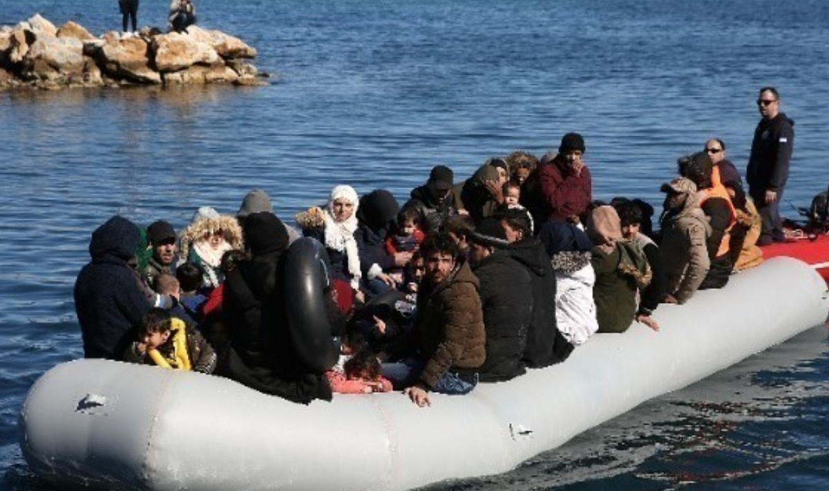 Κρήτη: Στα χέρια των Αρχών δύο διακινητές των μεταναστών που εντοπίστηκαν νότια του Ηρακλείου