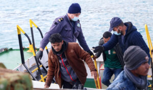 Κρήτη: Συνελήφθησαν δύο διακινητές για τους μετανάστες σε Γαύδο και Βιάννο – Χειροπέδες σε 22χρονο και 17χρονο!