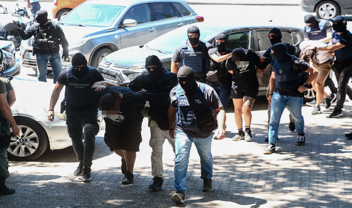 Θεσσαλονίκη: Αντιμέτωποι με βαριές κατηγορίες οι τρεις συλληφθέντες για την εμπρηστική επίθεση στο σπίτι της οικογένειας Νέστορα