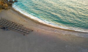Αμμουδάρα: Η ΔΕΥΑ Μαλεβιζίου ξεκαθαρίζει για την απαγόρευση κολύμβησης – Πού ισχύει