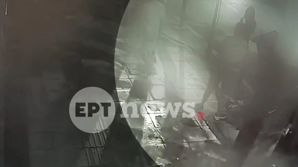 Αθήνα: Συμμορία με «ερωτευμένα ζευγάρια» ξάφριζε καταστήματα στο κέντρο (βίντεο)