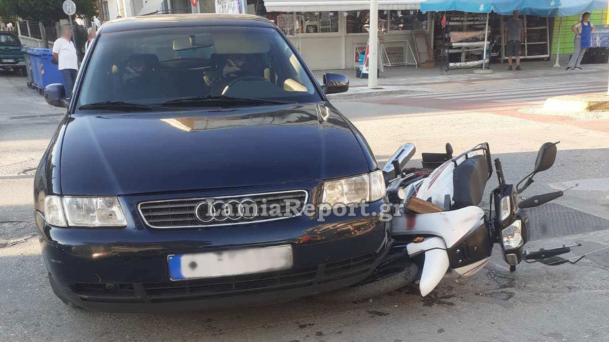 Τροχαίο στη Λαμία: Τραυματίστηκε σοβαρά ντελιβεράς – Το αυτοκίνητο του έκλεισε το δρόμο (βίντεο)