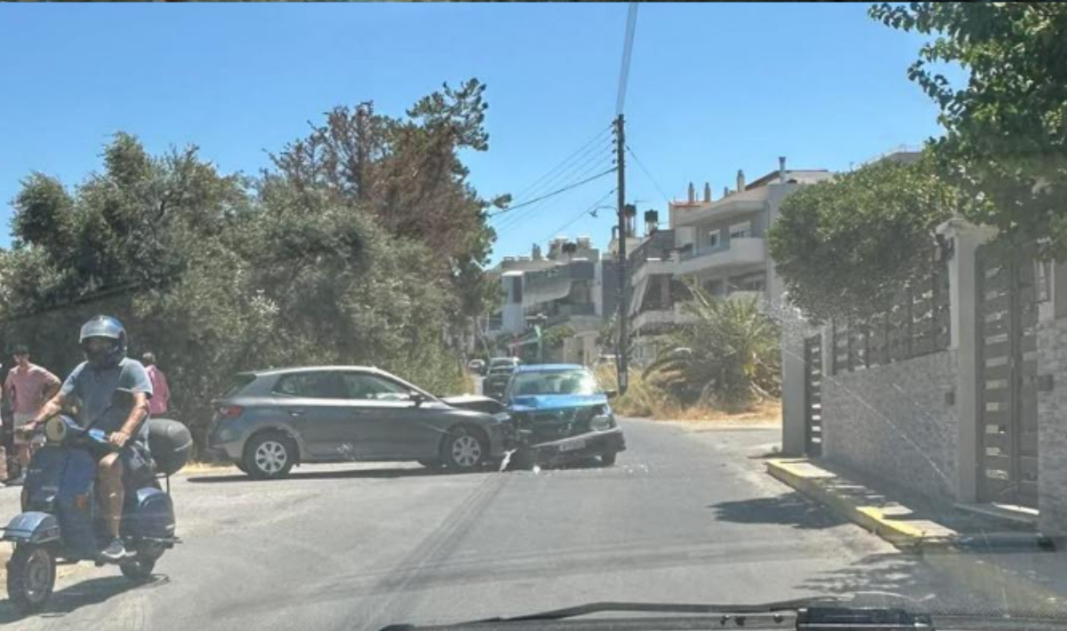 Τροχαίο ατύχημα στο Ηράκλειο – Συγκρούστηκαν δύο οχήματα (φώτο)