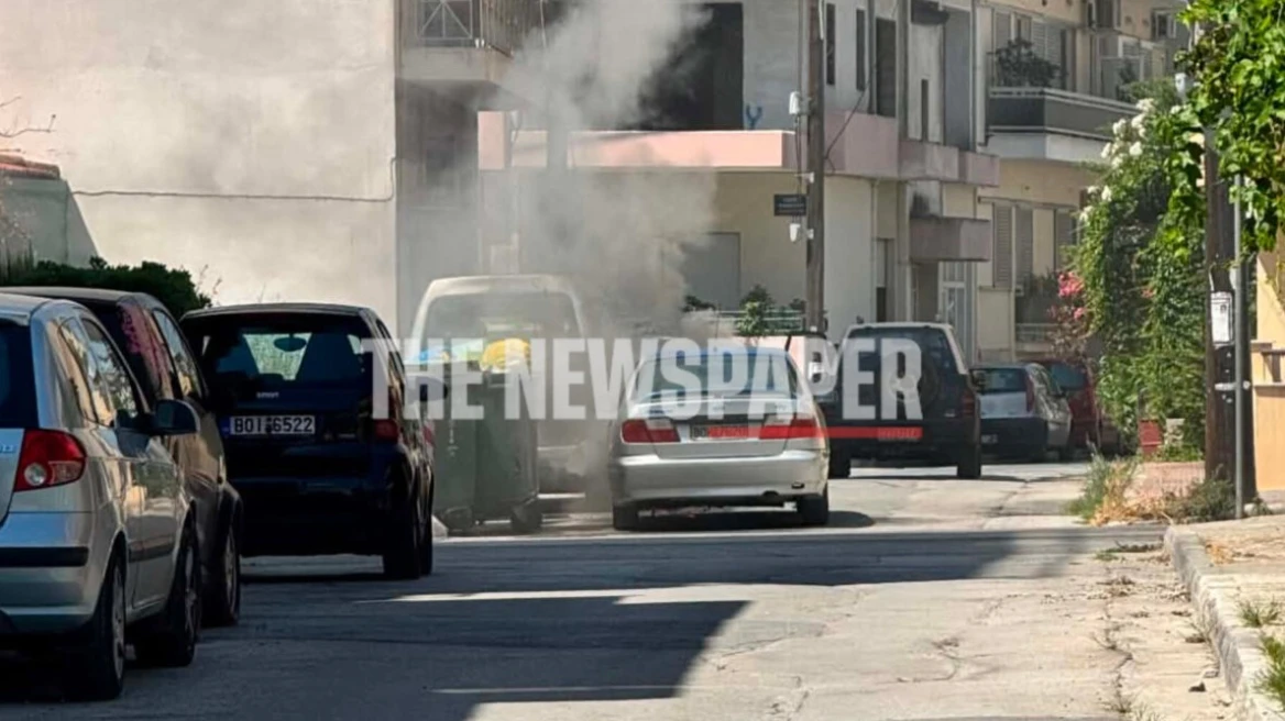 Βόλος: Αυτοκίνητο «τυλίχθηκε» στις φλόγες – Πώς σώθηκε ο οδηγός τελευταία στιγμή (βίντεο)